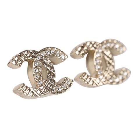 chanel quilted stud earrings